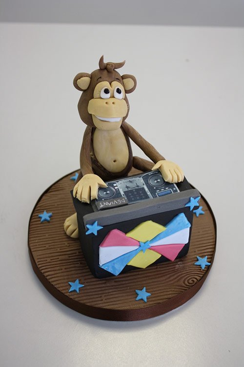 23 cake monkey dj topper in 40 Creative Cake Designs Which Will Make You Look Twice