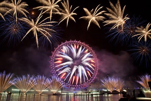Fire works display welcomes 2013 in London